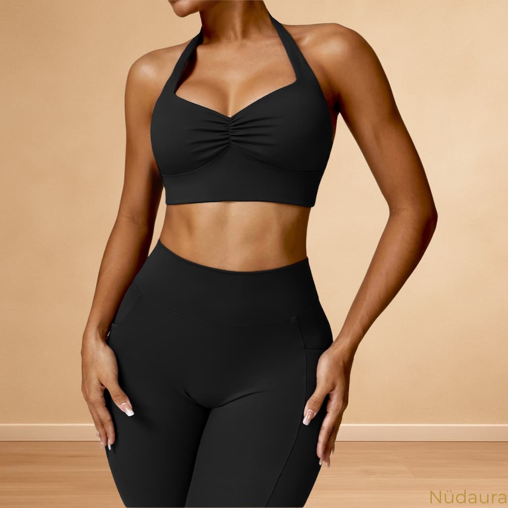 Nüdaura AeroForm Set – Classic Black color, side view with hands on hips.